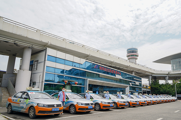 1654155426788643.jpg 十載同行 綿陽機(jī)場(chǎng)助力學(xué)子圓夢(mèng)高考1.jpg