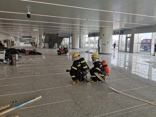 1660181363285128.jpeg 消防護(hù)衛(wèi)部在T2航站樓開(kāi)展消防單項(xiàng)演練.jpeg
