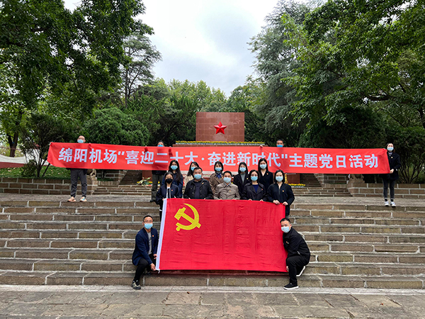 第一、第十三、第十七黨支部聯(lián)合開展“喜迎二十大·奮進(jìn)新時代”主題黨日活動.jpg