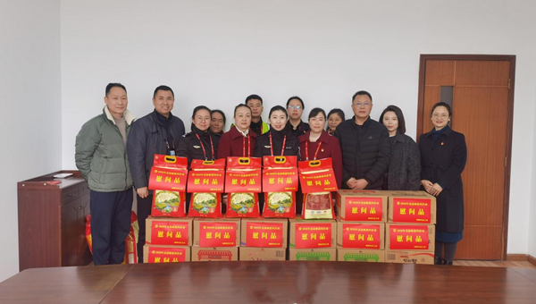 金馬踏春送溫暖 情潤機(jī)場職工心 丨市總工會(huì)、綿陽市經(jīng)開區(qū)工會(huì)現(xiàn)場慰問綿陽機(jī)場干部職工